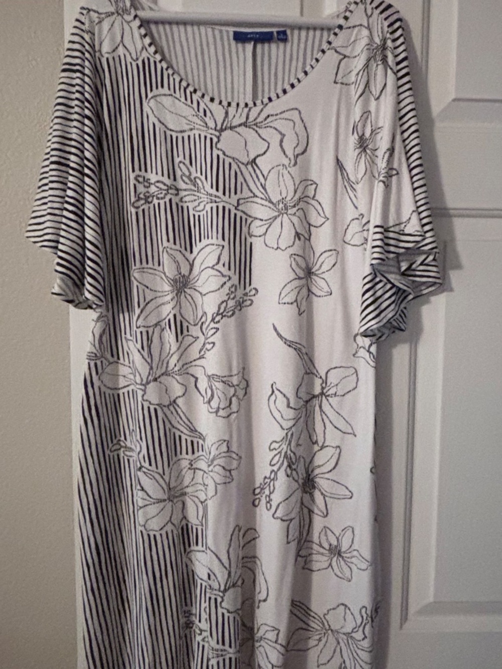 Dress - Picture 2 of 7